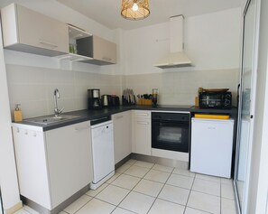 Private kitchen - Beach apartment in Sainte Luce (Sainte-Luce)