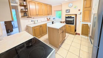 Máy rửa bát, dụng cụ nấu nướng/bát dĩa/dao nĩa