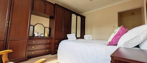 3 bedrooms, individually decorated, individually furnished, free WiFi