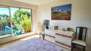 2 sovrum, skrivbord, strykjärn/strykbräda och gratis wi-fi