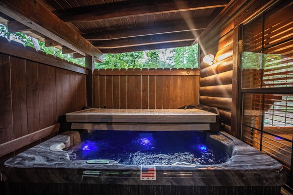 Spa - Rock n Reel in Hochatown (broken bow)