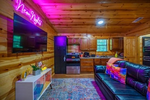 TV, fireplace - Neon Nights in Hochatown (broken bow)