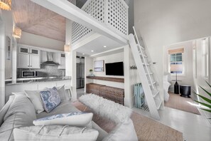 TV - YOLO Carriage l Gulf Views | Pool l Outdoor Fireplace l Bikes (Rosemary Beach)
