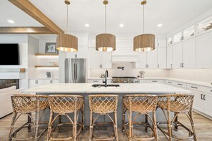 Fridge, microwave, oven, dishwasher - Dune It Right | Easy Beach Access | Private Pool | Golf Cart (Santa Rosa Beach)