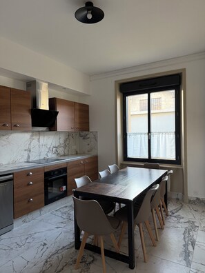 Fridge, microwave, oven, stovetop - La Pauz' Gite in large grounds with swimming pool ideal for families, groups (15 pers) (Andancette)