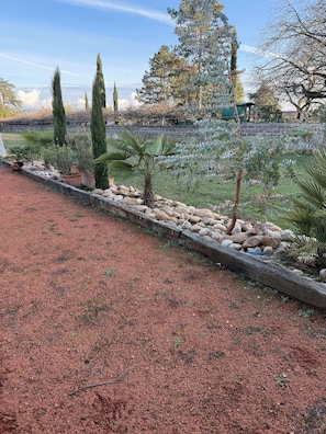 Property grounds - La Pauz' Gite in large grounds with swimming pool ideal for families, groups (15 pers) (Andancette)