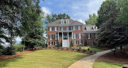 South Charlotte suite, workspace, parking, kitchen