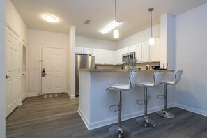 Fridge, microwave, oven, stovetop - Kissimmee 3BR Condo – Near Disney & Universal (kissimmee)