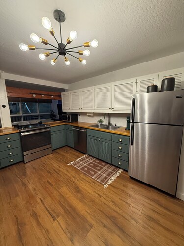 Cozy 2BR Mountain Condo in Angel Fire Near Slopes & Trails. Perfect for families