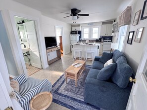 Smart TV, books - BRAND NEW 2026: Wells, ME - East Coastin' 2 bed/1 bath Cottage (Wells)