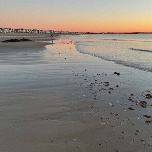 Sun-loungers, beach towels - BRAND NEW 2026: Wells, ME - East Coastin' 2 bed/1 bath Cottage (Wells)
