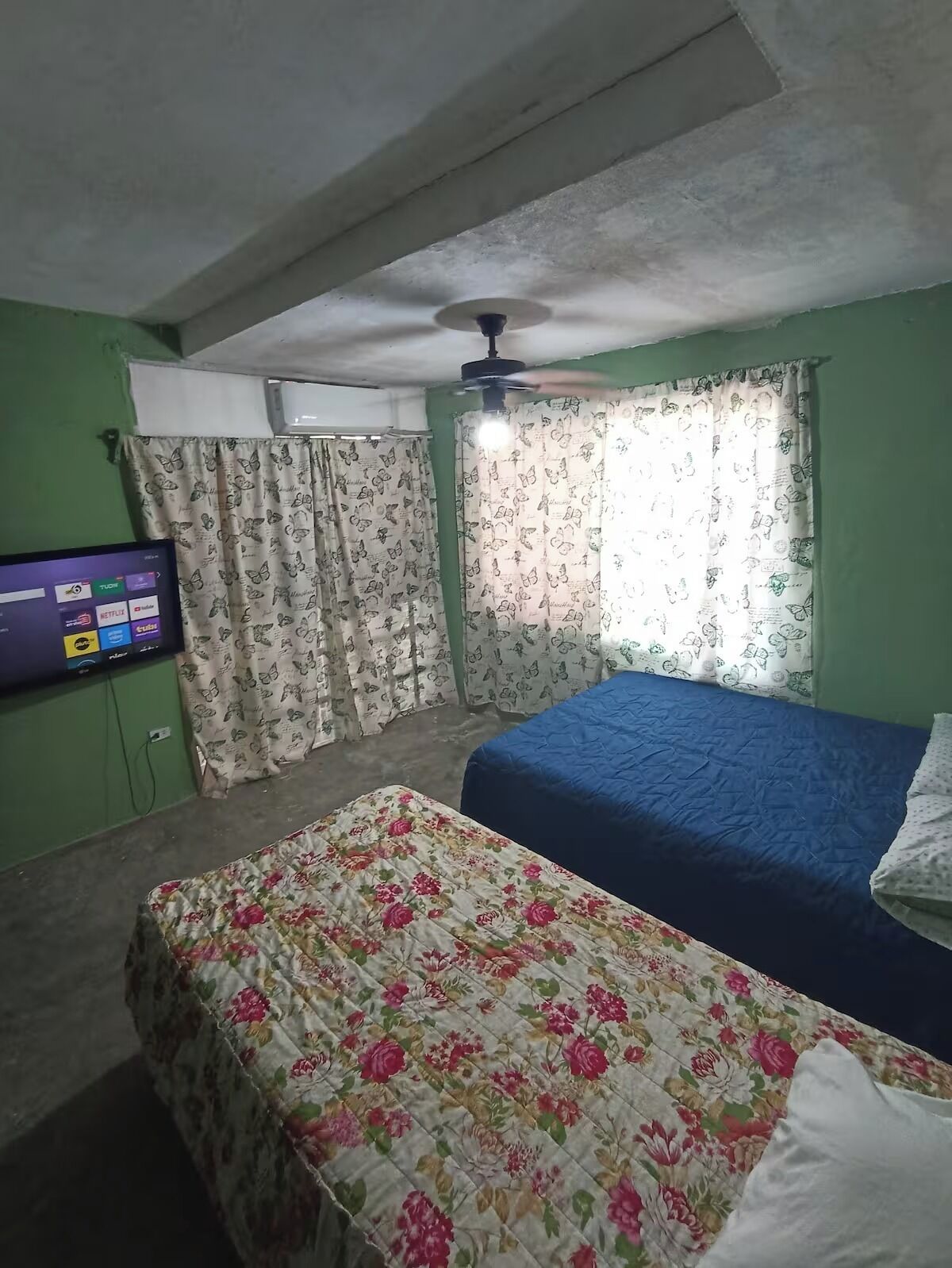 Iron/ironing board, WiFi, bed sheets