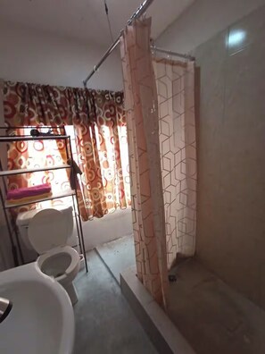 Hiustenkuivaaja, pyyhkeet, saippua