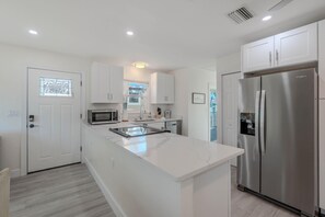Private kitchen - Euca Beach Breeze A (Fort Myers Beach)