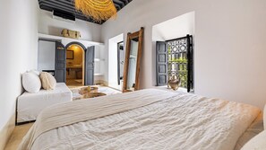4 bedrooms, internet, bed sheets - Private Riad with swimming pool in the heart of the Medina (Marrakesh)