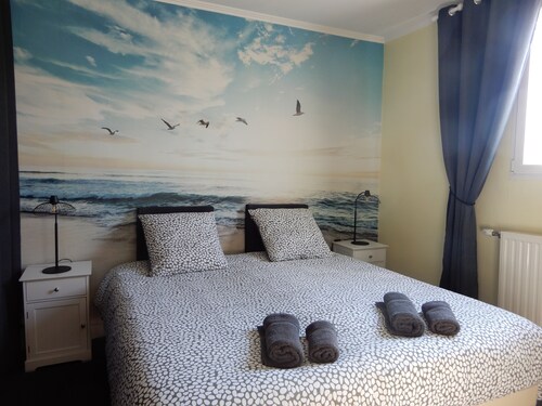 CAPRICES ENSOLEILLES 1 a 4 pers 2 chambres independantes avec vue 300 m plage