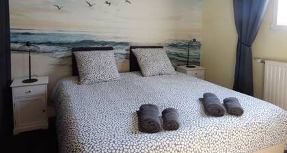 CAPRICES ENSOLEILLES 1 a 4 pers 2 chambres independantes avec vue 300 m plage