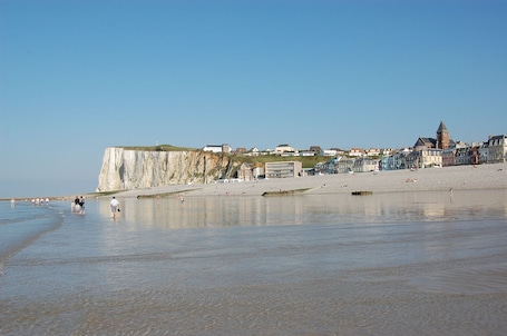 Beach. CAPRICES ENSOLEILLES 1 to 4 pers 2 independant bedrooms with view 300 m beach
