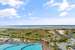 公寓客房, 多張床 (Caribe B603) | 游泳池 | 室內游泳池和室外游泳池