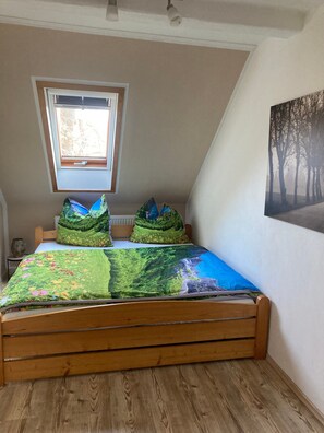 2 bedrooms, WiFi, bed sheets - Holiday Apartment by the Zschopau River (Niederwiesa)