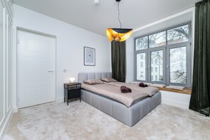 Tabla de planchar con plancha, wifi y ropa de cama 