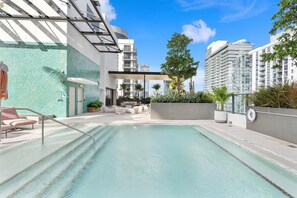 حمّام سباحة خارجي