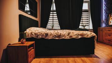 Iron/ironing board, WiFi, bed sheets