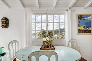 Dining - Holiday Home 'Sunset Cliffs By Slice Of Heaven' with Sea View, Private Terrace and Wi-Fi (Ribeira Brava)