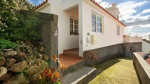 Exterior - Holiday Home 'Sunset Cliffs By Slice Of Heaven' with Sea View, Private Terrace and Wi-Fi (Ribeira Brava)