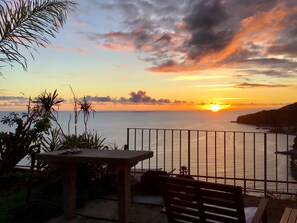 Outdoor dining - Holiday Home 'Sunset Cliffs By Slice Of Heaven' with Sea View, Private Terrace and Wi-Fi (Ribeira Brava)