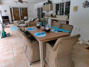 Dining - Tropical paradise getaway on the Treasure Coast -FL- (Jensen Beach)