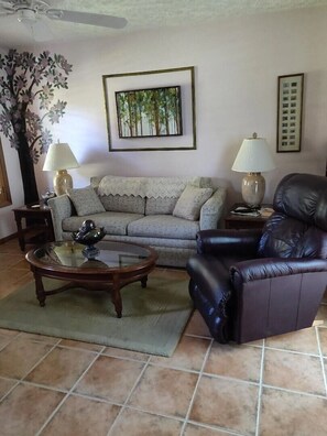 Living area - Tropical paradise getaway on the Treasure Coast -FL- (Jensen Beach)
