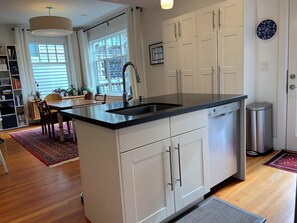 Interior - Charming 3-Bedroom Character Home in Central Vancouver (Vancouver)