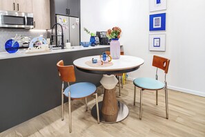 Dining - Comfortable Cozy 2BR 2BA with WiFI & Desk (Seattle)