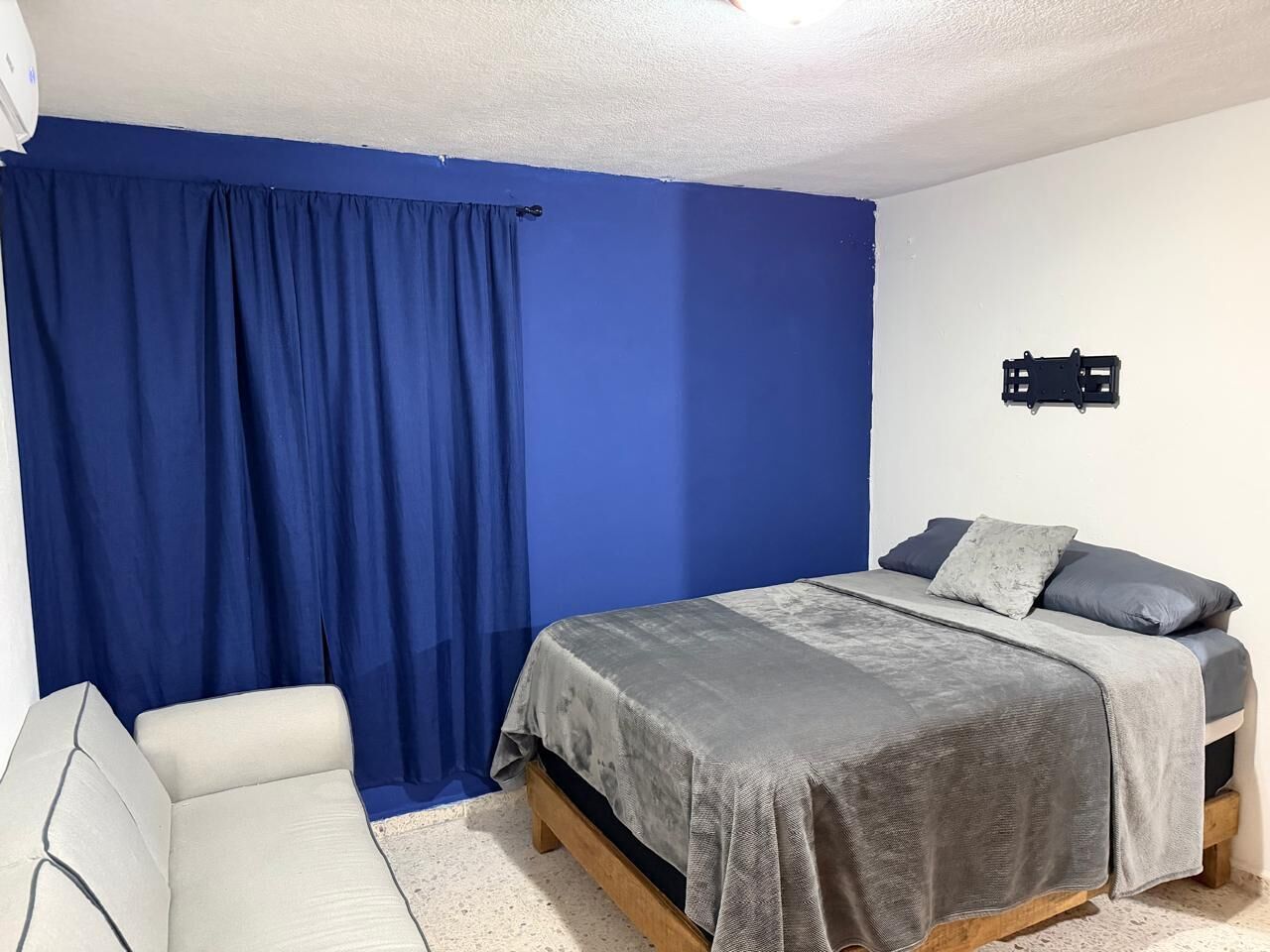 Fer et planche à repasser, Wi-Fi gratuit, draps fournis