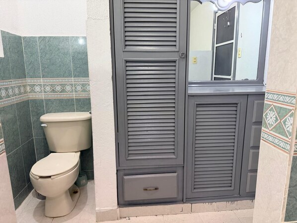 Shower, jetted bath, towels, soap