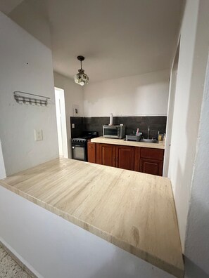 Fridge, oven, cookware/dishes/utensils, spices