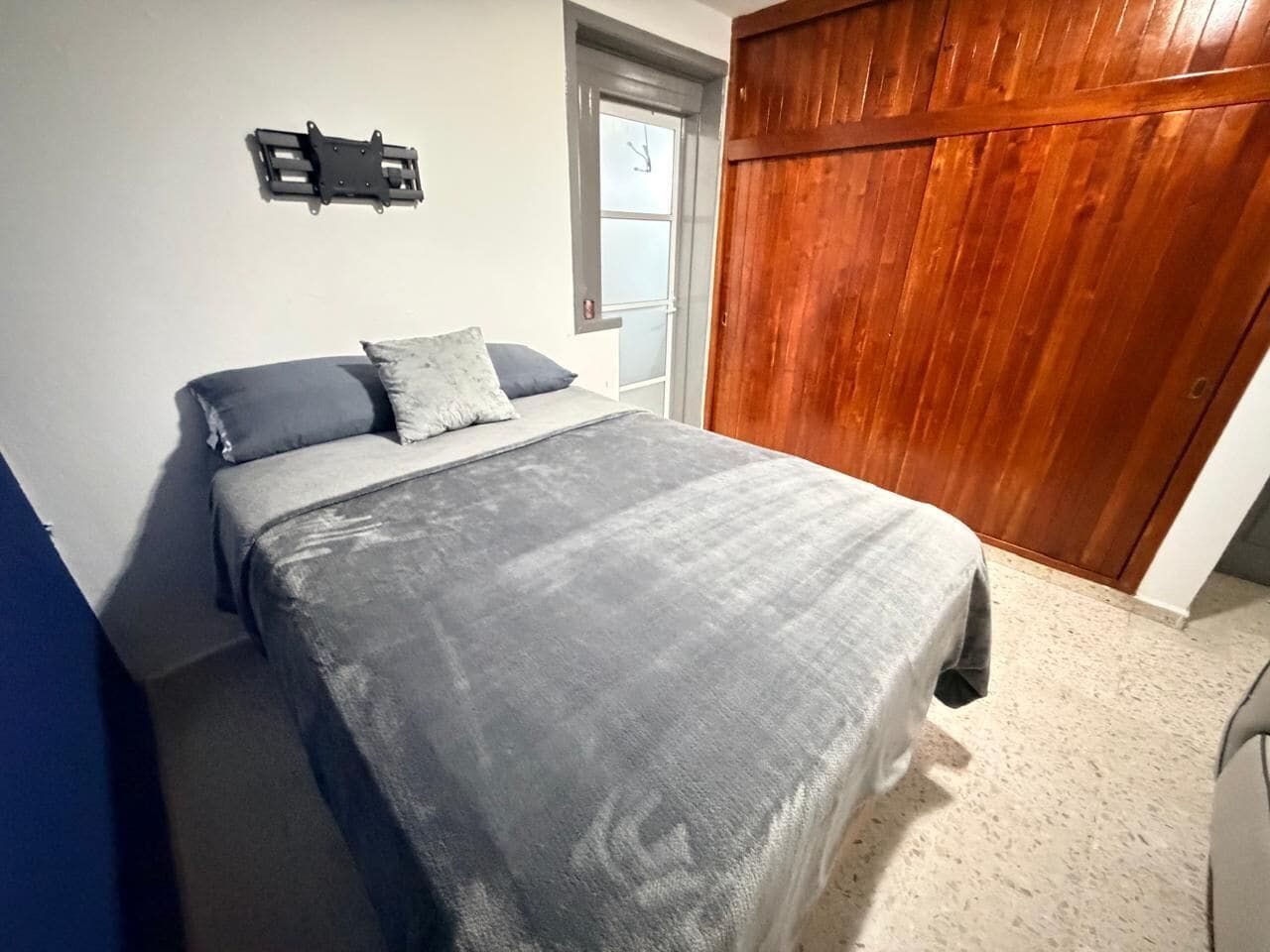 Bügeleisen/Bügelbrett, kostenloses WLAN, Bettwäsche