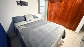 Bügeleisen/Bügelbrett, kostenloses WLAN, Bettwäsche