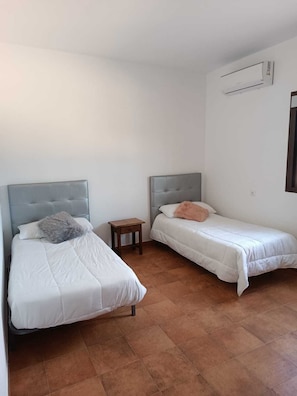 WiFi, bed sheets