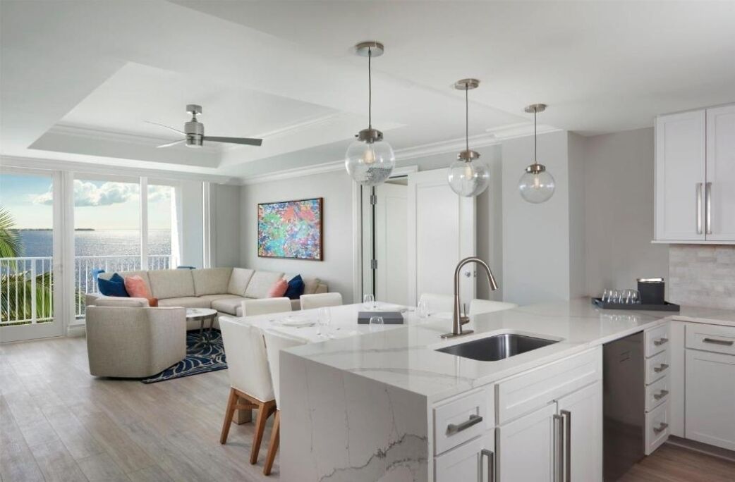 Serene Villa Stay Near Fisherman's Village | Infinity Pool, Gym, & Onsite Dining - Punta Gorda