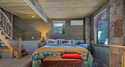 A-frame cabin - Low level with private entrance . No guests live above you .