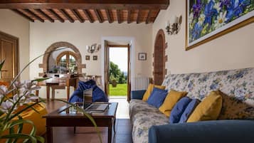 TV, tavolo da ping pong