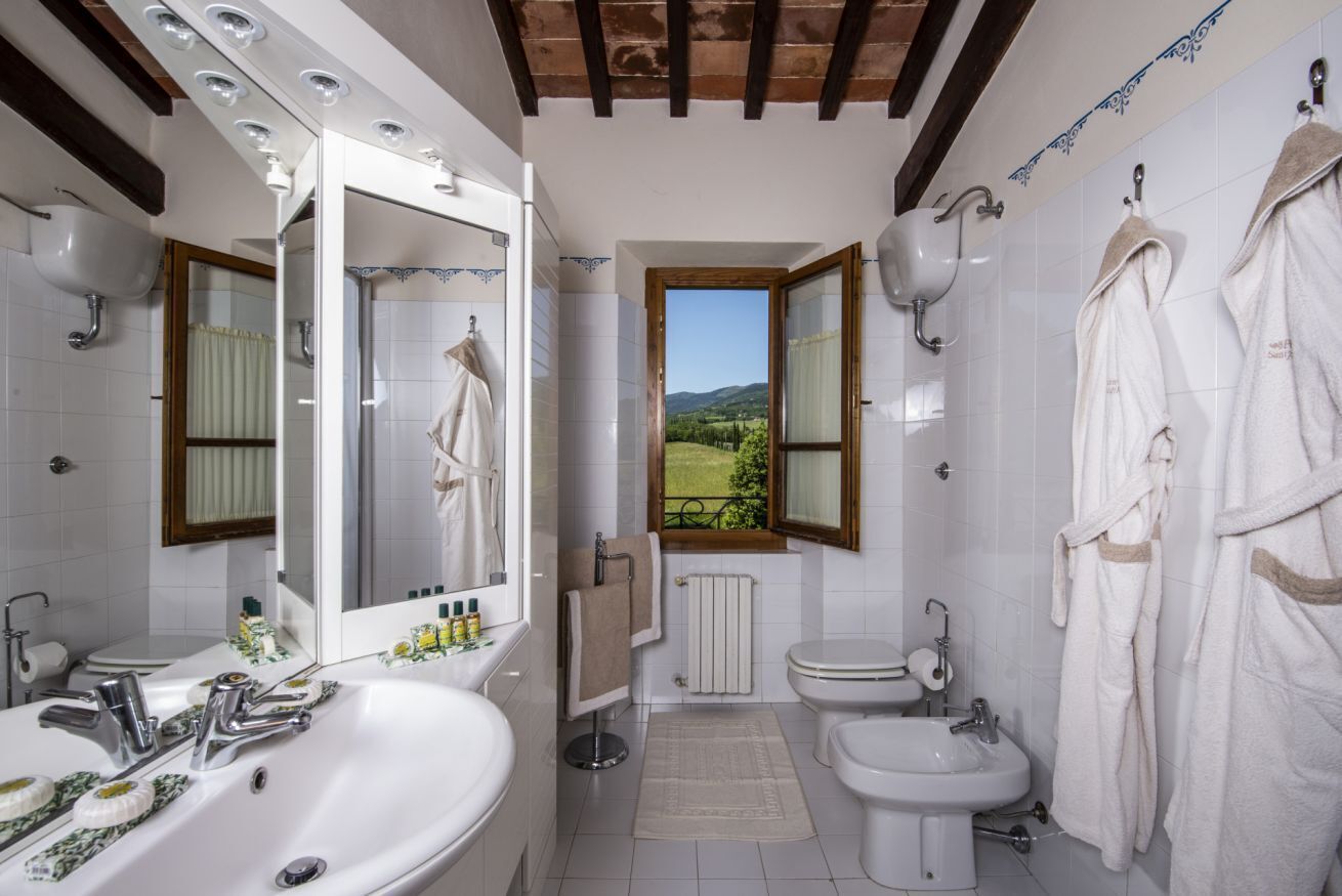 Doccia, asciugacapelli, bidet, asciugamani