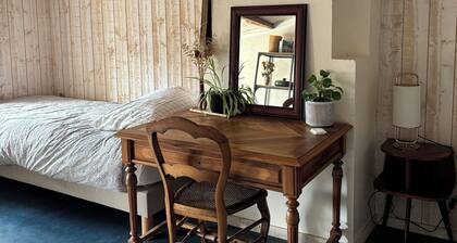 Voyage à domicile" bed and breakfast in a family home in the center of town