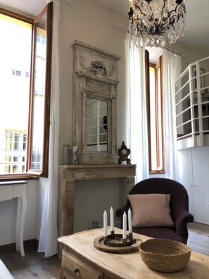 Interior - Charming 2 bedroom flat in the Heart of pedestrianized Old Nice. (Nice)