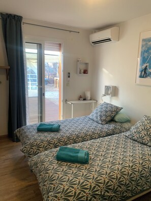 Kahden hengen classic-huone (kaksi sänkyä) | Pimennysverhot, ilmainen Wi-Fi