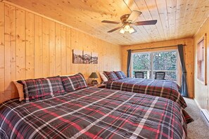3 bedrooms, desk, iron/ironing board, WiFi - Creekside Haven-Fantastic Location, Heated Pool! (Maggie Valley)