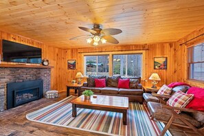 TV, fireplace - Creekside Haven-Fantastic Location, Heated Pool! (Maggie Valley)