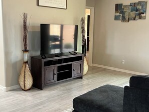 Living area - Cozy 3-bedroom house in perfect Sun City Festival (Buckeye)